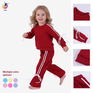 Set Felpa con Cappuccio per Ragazze, Caldo per Autunno e Inverno, Design con Fiocco, Strisce Laterali, Maniche Lunghe, Pantaloni Larghi, Consegna Rapida, Outfit Casual per Bambini - Product Image 1