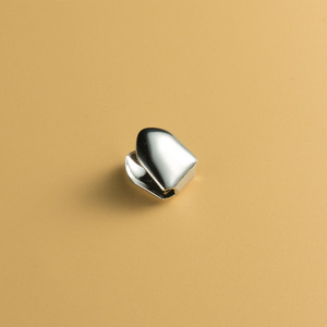 Grillz Dorado de un Solo Diente, Adorno Dental Hip Hop, Accesorio para Fiestas, Unisex - Product Image 4