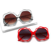 Lunettes de soleil colorées vintage à logo personnalisé pour adultes UV400 Lunettes de soleil de fête à la mode PC Unisexe pour hommes femmes Design floral
