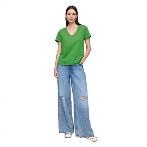Nouveau style de t-shirt pour femmes à col en V, tissu en coton extensible doux, coupe ajustée, haut décontracté, fournisseur de vêtements en gros à marque privée - Product Image 4