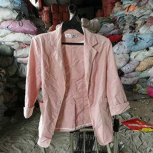 Faldas y Vestidos Usados <span class=keywords><strong>de</strong></span> Verano y Otoño <span class=keywords><strong>de</strong></span> Alta Calidad en China, Empacados en Fardos, Venta a Bajo Precio con MOQ <span class=keywords><strong>de</strong></span> 45 kg - Product Image 3