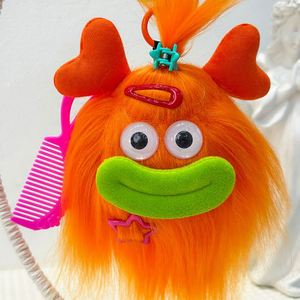 Llavero de peluche de monstruo al por mayor, llavero de dibujos animados personalizado con pompón, colgante esponjoso para coche - Product Image 6
