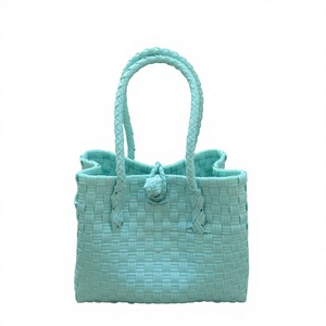 Sac fourre-tout en plastique tressé fait main écologique, résistant à l'eau, pour la plage et le shopping, sac à main artisanal durable - Product Image 3