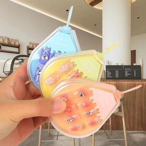 Lindas puntas decorativas para uñas, diseño de lazo en forma de corazón autoadhesivo 2D para uso general, de un solo uso, no tóxico - Product Image 1