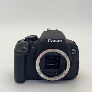 <span class=keywords><strong>กล้อง</strong></span> DSLR Canon <span class=keywords><strong>700D</strong></span> มือสอง, <span class=keywords><strong>กล้อง</strong></span>ดิจิตอล <span class=keywords><strong>700d</strong></span> ความละเอียด 18MP+1080p HD หน้าจอสัมผัส พร้อม Wi-Fi เหมาะสำหรับถ่ายภาพบุคคลและภาพทิวทัศน์ - Product Image 1