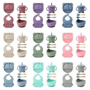 Ensemble d'accessoires d'alimentation pour bébé débutant : bol à ventouse en silicone, cuillère et bavoir pour des repas sans dégâts - Product Image 2