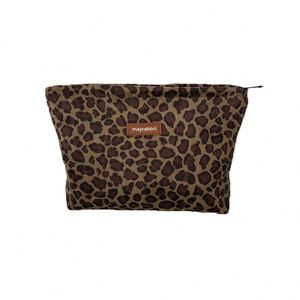 Bolsa de Cosméticos con Estampado de Leopardo en Gamuza, Estilo Moderno, Gran Capacidad, Portátil, Tamaño de Cartera, Felpa, Versátil, Bolsa de Mano - Product Image 1