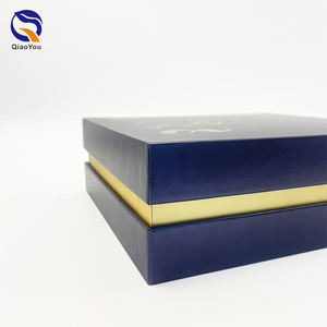 Caja de Regalo Rígida con Inserto de Blíster y Estampado en Lámina Dorada de Lujo Personalizada para Set de Regalo de Cuidado de la Salud - Product Image 6