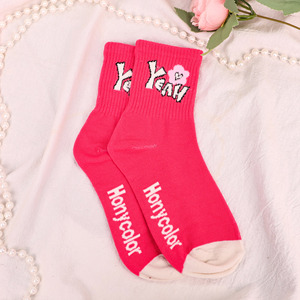 Chaussettes en coton respirant avec logo texte brodé personnalisé, tricotées, ODM, cadeau pour enterrement de vie de jeune fille, impression numérique sur le bord - Product Image 3
