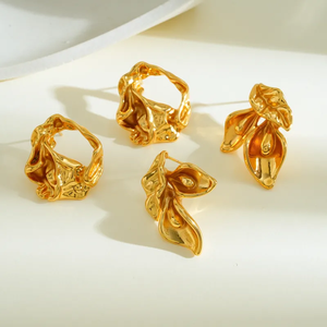 ต่างหูมินิมอลชุบทอง 18K สแตนเลส 304 ชุบสูญญากาศ ลายดอกไม้เรขาคณิต สำหรับใส่ถ่ายเซลฟี่ในชีวิตประจำวัน สำหรับผู้หญิง - Product Image 2