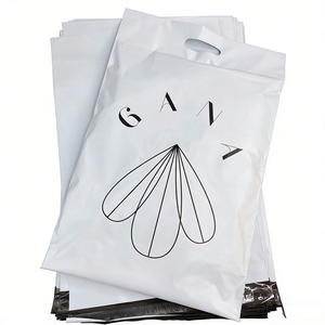 Fabrication de pochettes polyvalentes personnalisées avec logo, pochettes polyvalentes blanches mates, impression de logo, sacs d'expédition pour vêtements, emballage de colis, sacs d'expédition - Product Image 1