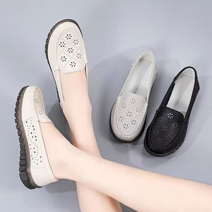 Chaussures plates décontractées et confortables pour femmes, nouveau style 2026, antidérapantes et respirantes, idéales pour l'extérieur (modèle 'Mom's Lazy') - Product Image 5