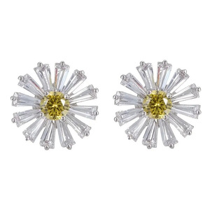 Orecchini pendenti a margherita per donna, in ottone con perle finte, gioielli classici da fidanzamento - Product Image 6
