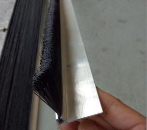 Spazzola a striscia in fibra di nylon industriale personalizzata B-RT con retro in metallo <span class=keywords><strong>per</strong></span> <span class=keywords><strong>tapparelle</strong></span>/sigillatura porte da garage - Product Image 5