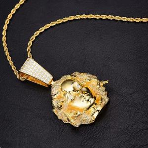 Collier avec pendentif en forme de Méduse personnalisé, argent sterling S925 avec moissanite glacée VVS plaqué or, fabriqué en Chine - Product Image 4