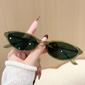 Gafas de sol ovaladas con montura pequeña para mujer, montura y lentes de PC, UV400, ligeras, a la moda, para conducir y viajar - Product Image 4