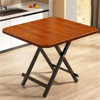Ensemble de table et de chaises pliantes en bois d'extérieur, design moderne, durable et écologique, forme carrée