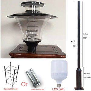 Lampadaire de jardin extérieur en fer avec abat-jour en verre LED, lumière blanc chaud 2700K, IP66, ampoule A19, alimentation solaire, hauteur 2,6 m, détecteur de mouvement, garantie 10 ans - Product Image 3
