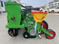 Semoir de maïs tout-terrain à suivi automatique pour semis direct, avec profondeur de plantation limitée et cadre robuste et durable.