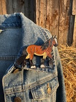 Broche en métal émaillé dur antique électroplaqué, motif cheval brun réaliste, pour veste en jean de cowboy western, équestre