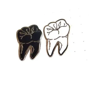 Offres Spéciales Personnalisé Dentaire Dent Conception Logo En Métal Médicaux Dur Émail Épinglettes Pour Hygiéniste Cadeau