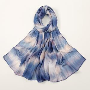 最新レディースソフトプリントシルクショールスムーズクレープクリンクルヒジャーブ大人用クレープクリンクルショールシルクフィーリング付き女性用 - Product Image 5