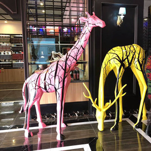 Creativo doodle resina giraffa Park scultura a grandezza naturale decorazione domestica africana giraffa scultura artigianale - Product Image 1