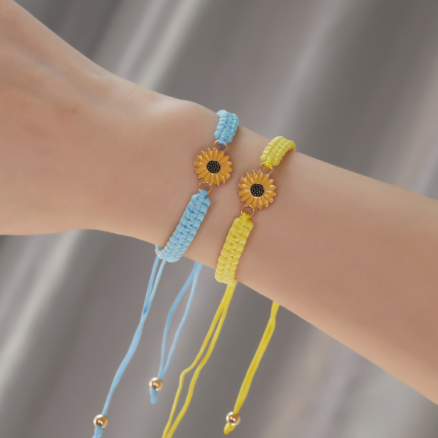 Bracciale di coppia di girasole Rinhoo Boho per le donne degli uomini margherita intrecciata regolabile portafortuna Set di gioielli estivi da spiaggia