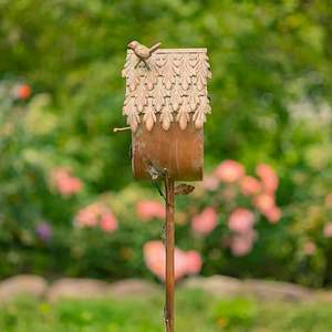 Nichoir pour oiseaux en métal de qualité supérieure, finition résistante aux intempéries, facile à suspendre et à entretenir, idéal pour les oiseaux et la décoration de jardin, en vente - Product Image 5