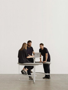 Juego de Bistro Vibrante de Diseño, Mesa Redonda de Una Pieza para 4 Personas y Taburetes, Hierro Forjado de Alta Gama Personalizado para Restaurantes Comerciales - Product Image 5