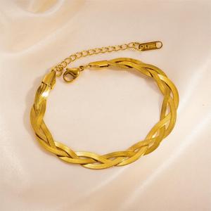 Bracelet de luxe tendance en acier inoxydable, chaîne serpent dorée tressée, idéal pour la vente en gros - Product Image 3