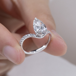 Anillo de compromiso Messi Jewelry MSR-2105 de 18k con diamante de corte pera cultivado en laboratorio - Product Image 4