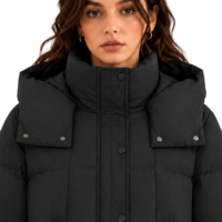 Manteau long d'hiver surdimensionné pour femme, en duvet écologique, coupe-vent, avec capuche amovible, poignets côtelés et cordon de serrage latéral pour ajuster la taille