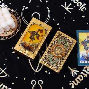 Naipes de <span class=keywords><strong>Tarot</strong></span> de lámina de oro plástico impermeable PET listo para exportar accesorio de juego de mesa de <span class=keywords><strong>Tarot</strong></span> - Product Image 3