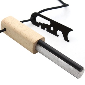 Meilleur allume-feu d'urgence en magnésium avec manche en bois, étanche, pour la survie, avec grattoir multi-outils - Product Image 4