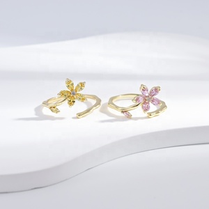 Anillo de latón de alta calidad chapado en oro amarillo con piedra preciosa redonda, engaste de circonita, delicado, ajustable, para mujer. - Product Image 3