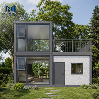 Villa préfabriquée de luxe à deux étages en panneaux sandwich d'acier modulaire avec terrasse sur le toit, design moderne
