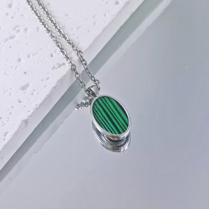 Collar con Colgante Ovalado de Acero Inoxidable con Incrustaciones de Malaquita de Imitación, Diseño Geométrico para Uso Diario Masculino, Engaste con Bisel - Product Image 2