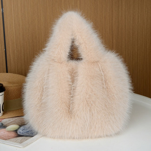 <span class=keywords><strong>Borsa</strong></span> Teddy in Pelliccia Rosa Hot Big Couture Gym Silver con Fodera in Vera <span class=keywords><strong>Pelle</strong></span>, Valigia Soffice a Quadretti <span class=keywords><strong>e</strong></span> <span class=keywords><strong>Jeans</strong></span> - Product Image 4