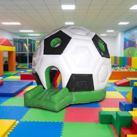 Château gonflable commercial personnalisé en forme de ballon de football en PVC pour événements et locations de fêtes d'enfants