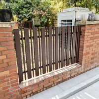 Clôture moderne en alliage d'aluminium à barres verticales de largeurs alternées, 6 pieds, à lattes asymétriques décoratives, thermolaquée, pour jardins et cours