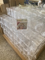 Boîte de rangement TCG en acrylique personnalisable, design moderne et taille adaptée, avec fermeture magnétique, écologique et réutilisable