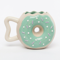 Mug Kopi Keramik Bentuk Donat Desain Taburan Gula Lucu 4 Warna Mengkilap Perlengkapan Minuman Dessert Logo Kustom Grosir Pabrik