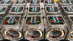 Motor de Inducción Trifásico de CA Serie YE3 IE3 YE3-180M-2 22KW 30HP IP55 3000RPM 380V Asíncrono con Carcasa de Hierro y Montaje en Base - Product Image 3