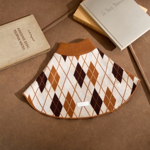 เสื้อคลุมมีฮู้ดผ้าโพลีเอสเตอร์ลายตารางหมากรุกหรูหราดีไซน์เนอร์สำหรับสุนัขน่ารักอุปกรณ์สำหรับสัตว์เลี้ยง - Product Image 5