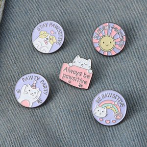 'Be Pawsitive' Emaille Pins New Style Süße Cartoon Tiere Party Katze Hund Lila Runde Brosche Revers Abzeichen - Product Image 6