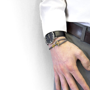 Pulsera Shadow Grey Admiral Anchor de oro amarillo de 9 quilates y cuero de mantarraya - Product Image 2
