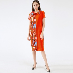 Vestido de Verano 2025 para Mujer, Talla Grande, Estilo Miyake, Falda Plisada, Encaje, Cierre de Botón, Panel con Letras Estampadas, Top Largo Holgado - Product Image 1