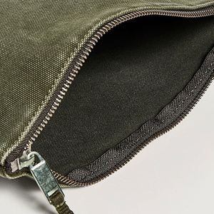 กระเป๋าเครื่องสำอางผ้าแคนวาสพับได้แบบพกพาสำหรับผู้หญิง สีพื้น มีซิป เป็นมิตรกับสิ่งแวดล้อม เหมาะสำหรับการเดินทาง - Product Image 3