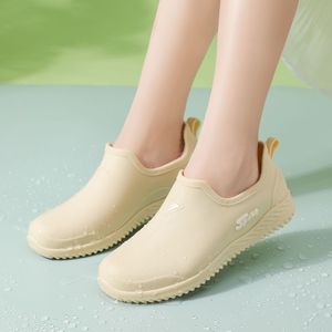 <span class=keywords><strong>Stivali</strong></span> <span class=keywords><strong>da</strong></span> <span class=keywords><strong>pioggia</strong></span> per adulti di moda con tubo corto antiscivolo impermeabile con fondo morbido scarpe in gomma <span class=keywords><strong>da</strong></span> lavoro <span class=keywords><strong>da</strong></span> cucina resistenti all'usura - Product Image 4